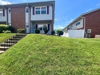 Building Photo - Adorable 2 bedroom, 2 1/2 bathroom townhom...
