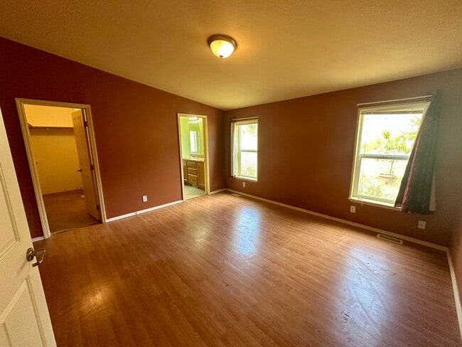 Building Photo - 3 Bedroom 2 Bath nestled in Grass Valley