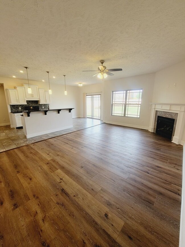Building Photo - Bent Tree Subdivision - 4 Bedrooms w/ 3 Car Garage