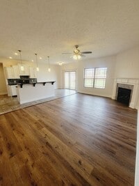 Building Photo - Bent Tree Subdivision - 4 Bedrooms w/ 3 Car Garage