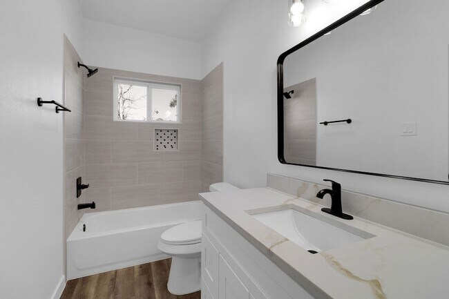 Building Photo - 104 Runnels St