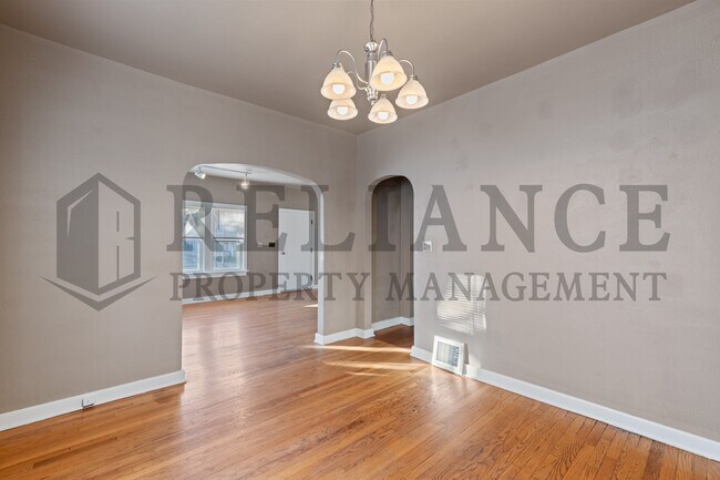 Building Photo - 806 N Faulkner St