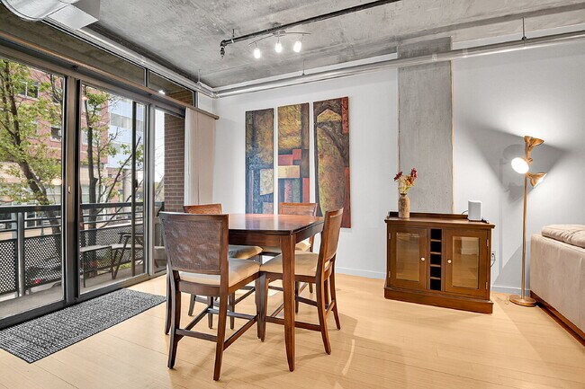 Building Photo - $1,850, 1 bed, 1.5 bath located in Denver ...