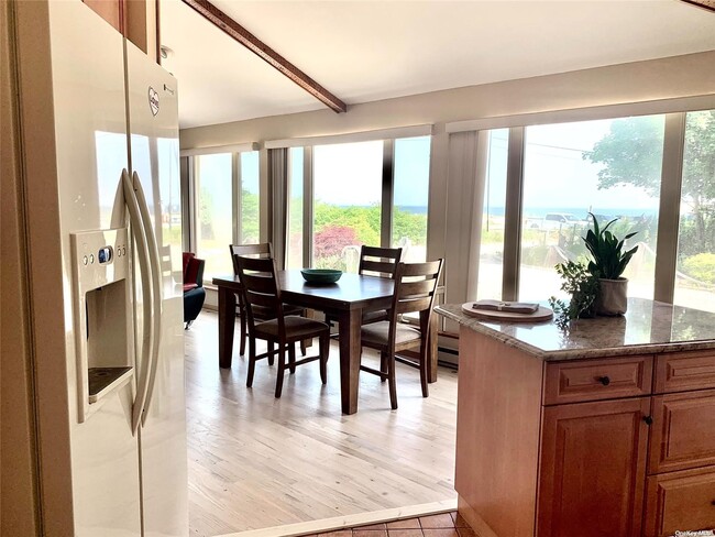 Building Photo - 155 Sound Ave