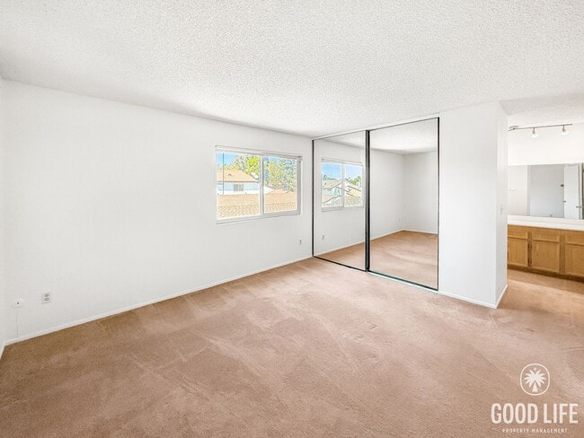 Building Photo - Modern 3BR/2.5BA Home with A/C and Attache...