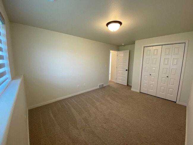 Building Photo - 3 bed, 2.5 bath South Fargo Home For Rent!