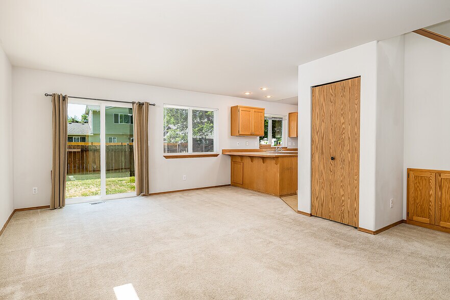 Building Photo - 15524 Chestnut Dr SE