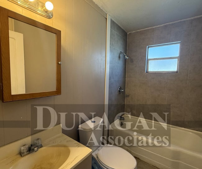 Building Photo - PRICE REDUCED !! OPEN HOUSE ON 1/15 3:10-3:20 2 bed room 1 bath