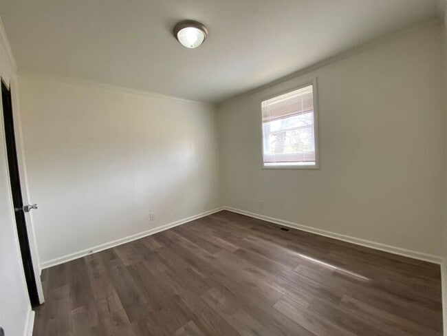 Building Photo - Inglewood 2/1 Duplex - Renovated - Fenced ...
