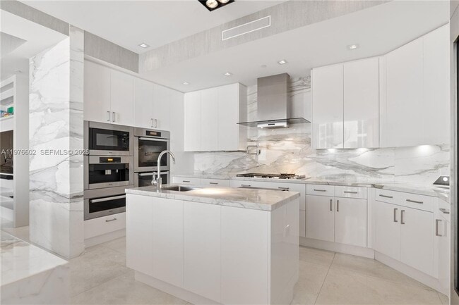 Building Photo - 17749 Collins Ave