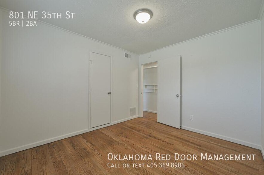 Building Photo - 801 NE 35th St