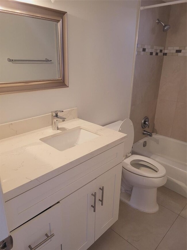 Building Photo - 770 NE 38th St