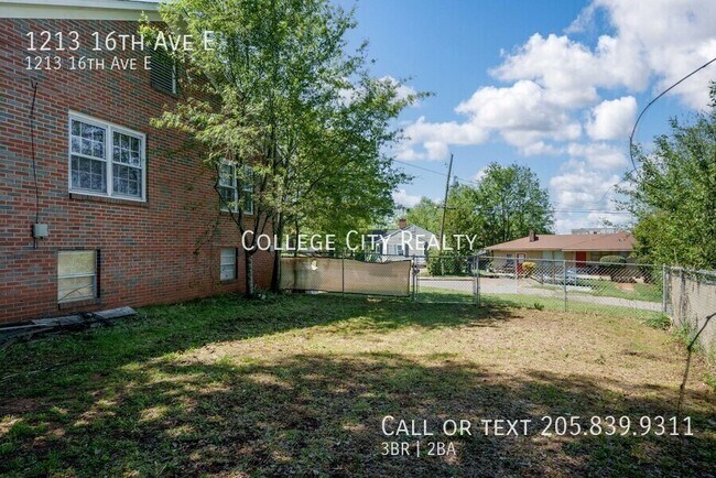 Building Photo - 1213 16th Ave E