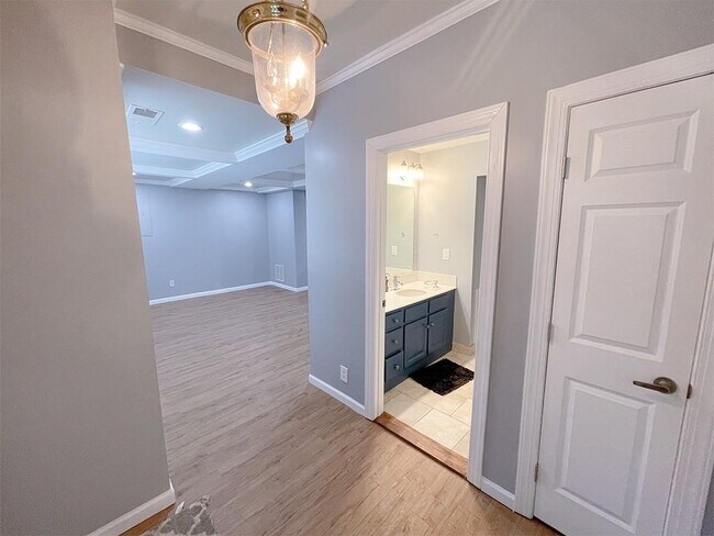 Building Photo - 2637 Twin Oaks Dr NW