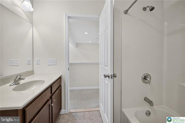 Building Photo - 5127 Dogwood Trail