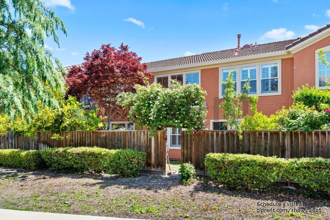 Building Photo - 439 Sandhurst Dr