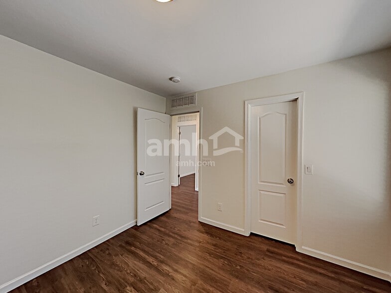 Building Photo - 5280 S 237th Ln