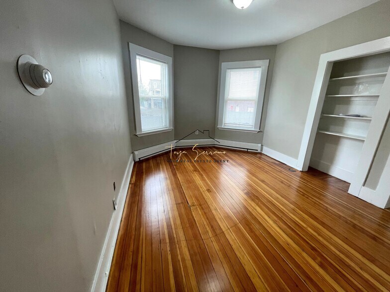 Building Photo - 6 Bowdoin Park