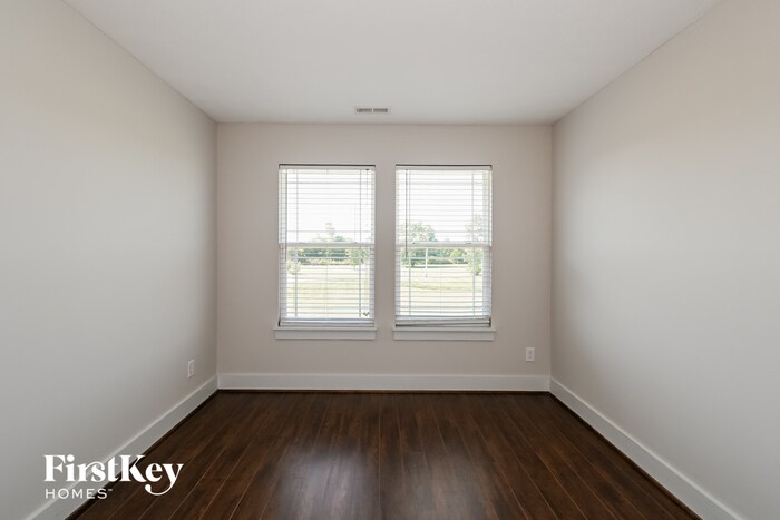 Building Photo - 607 Albermarle Dr