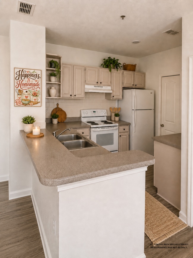 Building Photo - Beautifully Renovated 4 Bed / 2 Bath Condo in Visconti West Condominium- Water View