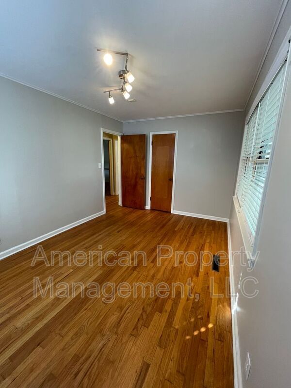 Building Photo - 2644 S Winston Ave