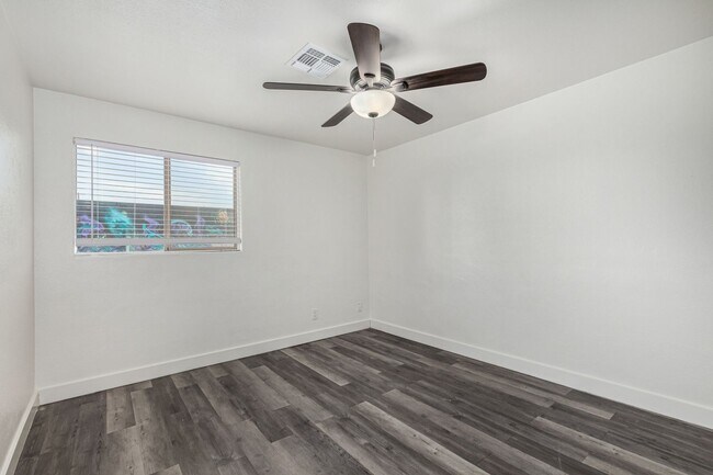 Building Photo - Grand Canyon University Two Bedroom - 4 Weeks of Free Rent!