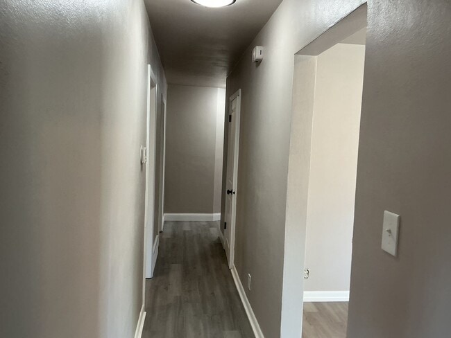 Building Photo - 3 Bedroom Single Family Home