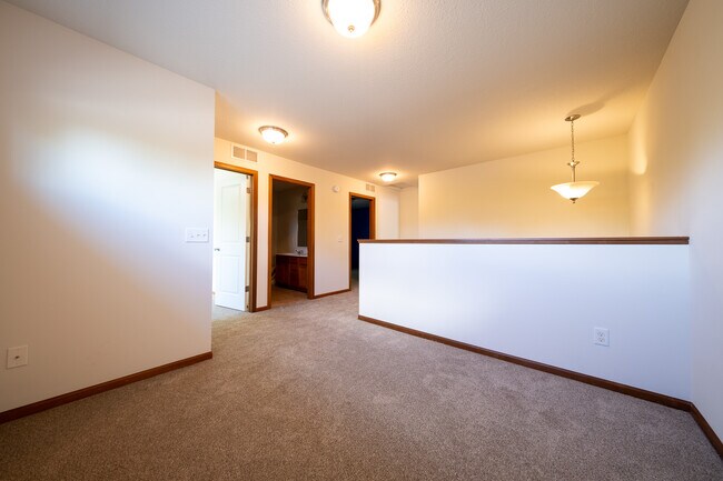 Building Photo - 1814 Spring Creek Dr