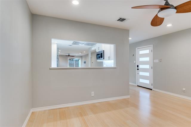 Building Photo - 10665 Lake Haven Dr