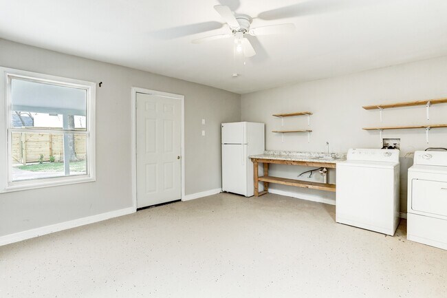 Building Photo - 2721 Engelke St
