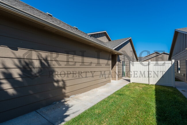 Building Photo - 3738 N Tyler Ct