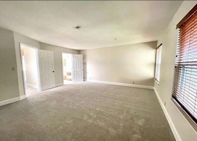 Building Photo - 959 La Mesa Terrace