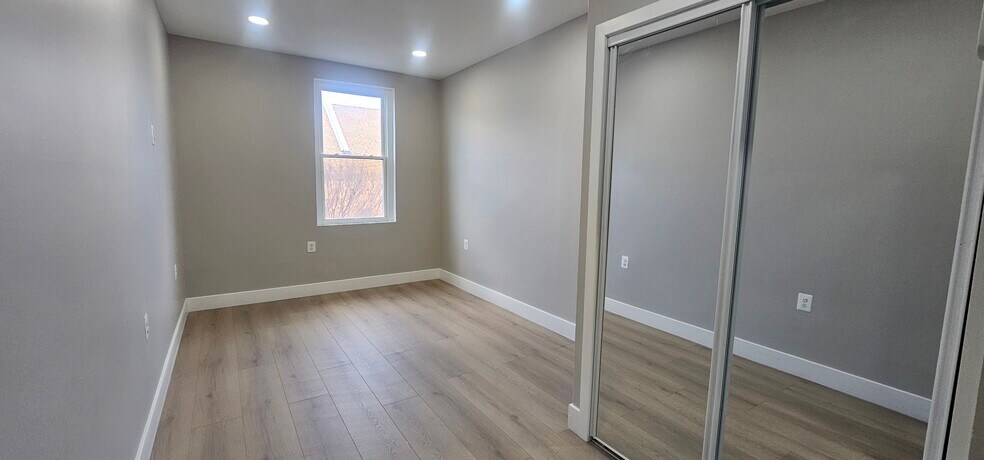 Building Photo - 324 South St