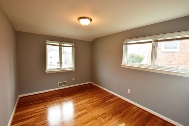 Building Photo - Awesome 4BR, 3BA Close In Bethesda Home With 2 Car Garage!!!