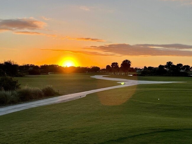 Building Photo - 111 SE 1st Ave