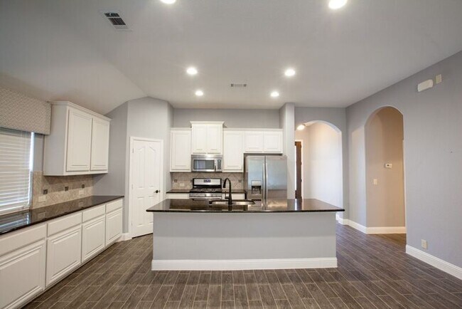 Building Photo - 517 Kelvington Dr