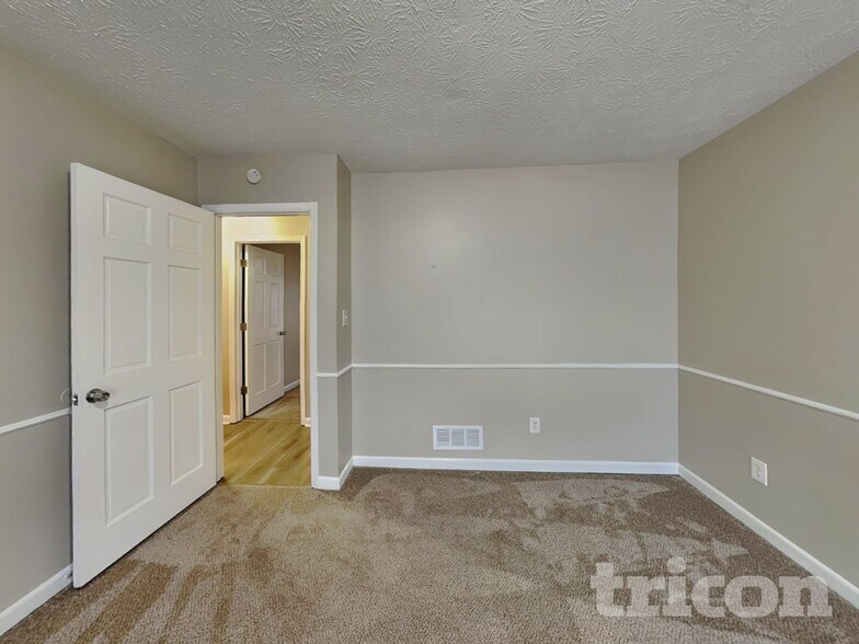 Building Photo - 1897 Falls Cove