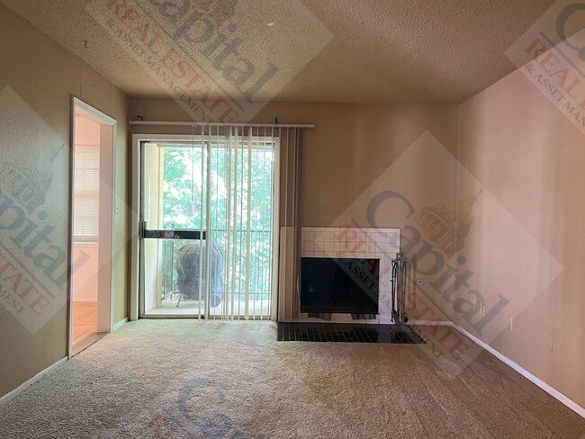 Building Photo - Comfortable 3 Bedroom Apartment