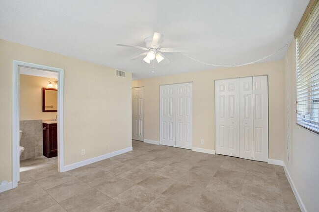 Building Photo - 301 SE 3rd St