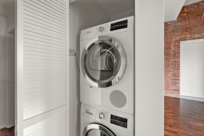 Building Photo - 32 Hancock St