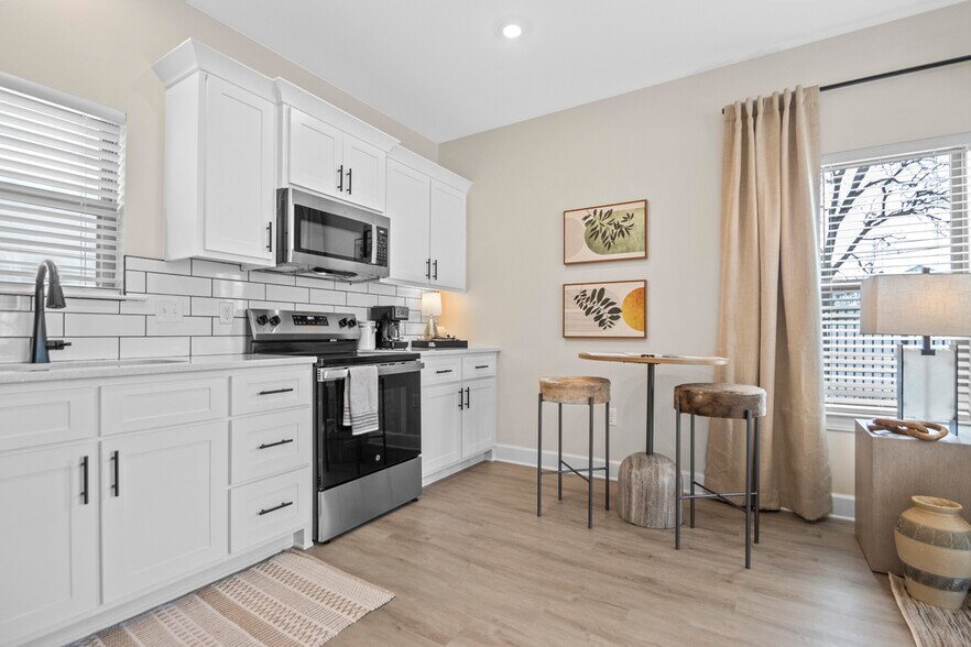 Building Photo - 111 W 4th St