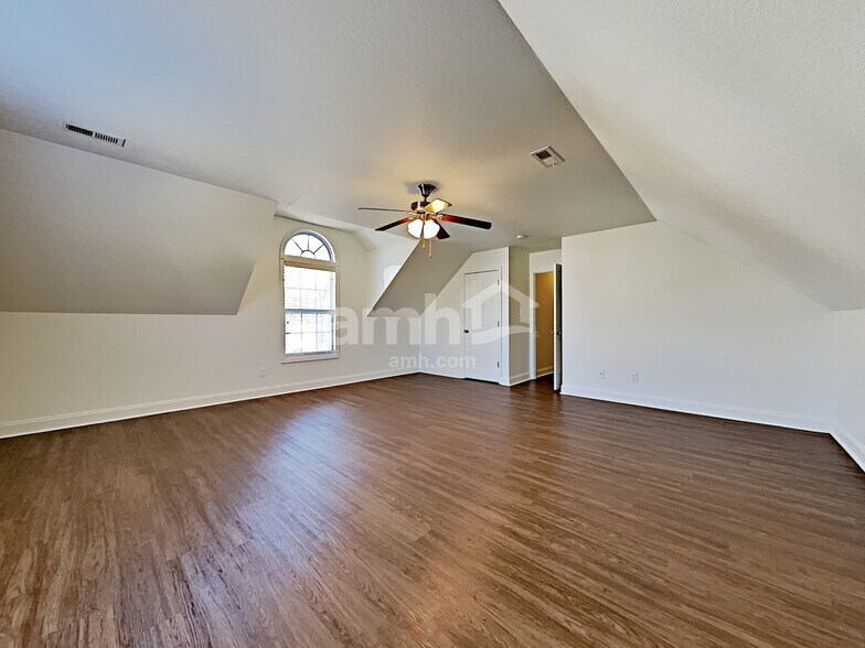 Building Photo - 3323 Grassy Pointe Ln