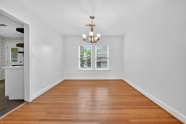 Building Photo - 2328 McClendon St