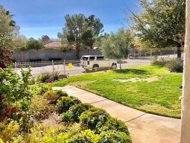Building Photo - Gorgeous Furnished Oasis in Las Vegas Avai...
