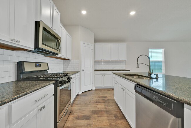 Building Photo - Charming 4-Bedroom Home in Redbird Ranch – Resort-Style Amenities & Prime Location!