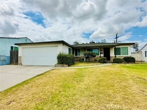 Building Photo - 400 E Fernfield Dr