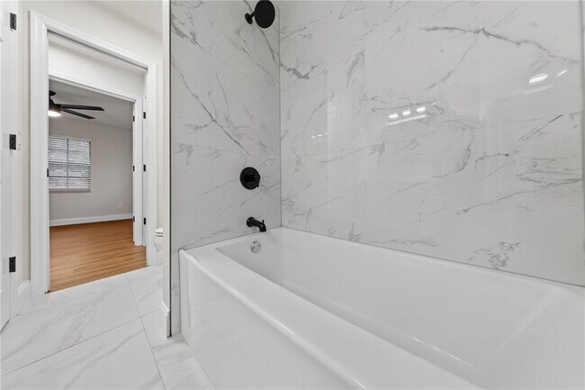 Building Photo - 3252 Oak Point Cir