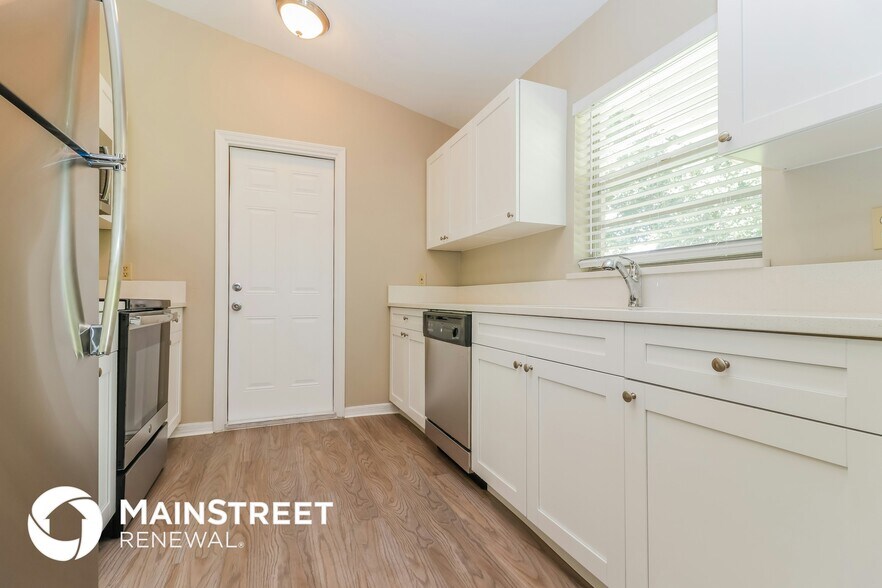 Building Photo - 14056 Marquette Blvd