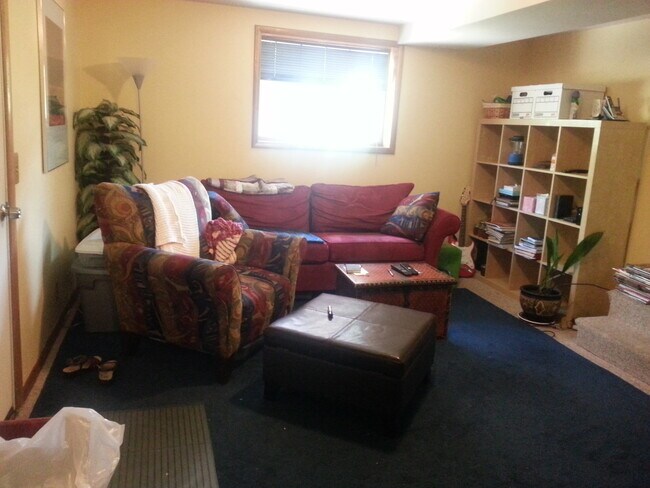 Building Photo - 3 Bd/2 Ba Spacious home on Sunnyside Hill!