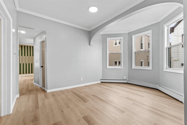 Building Photo - 98 W 32nd St